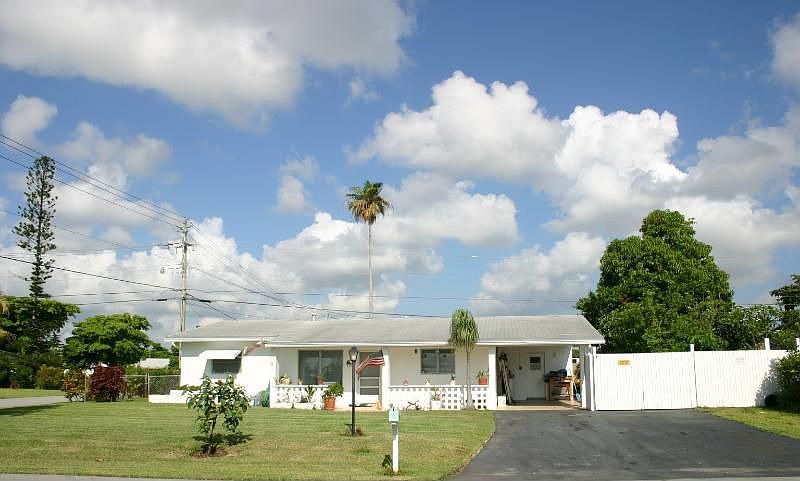 2nd image of 3001 NE 9th Ave