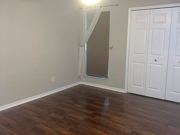 4th image of 900 SW 62nd Blvd APT H49