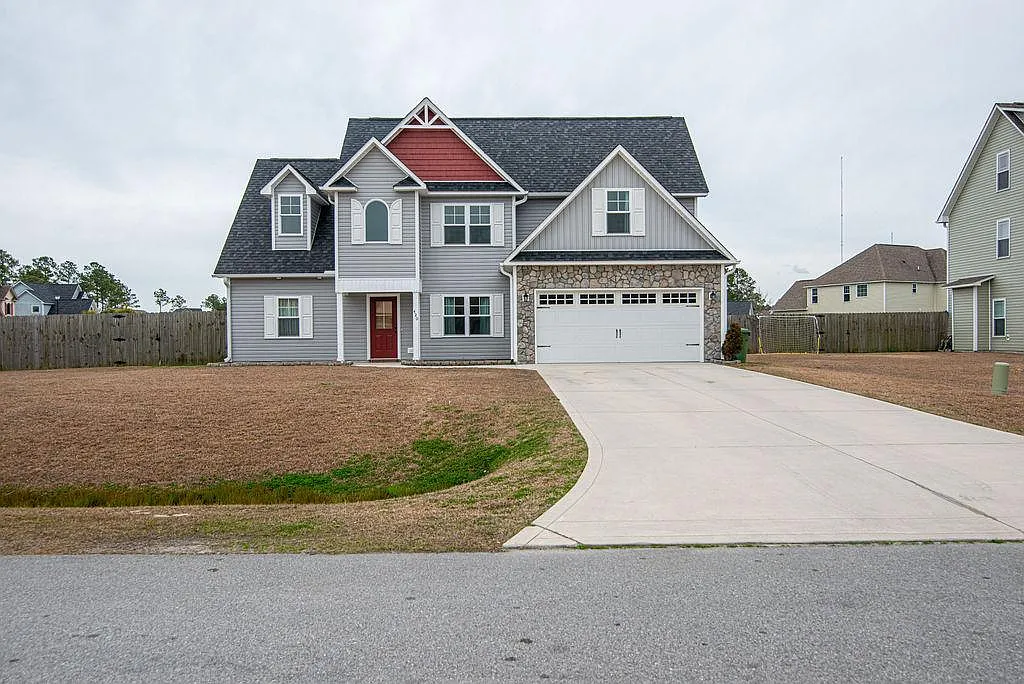 4 bed, 2.5 bath, 1839 sqft, $2,200 — Photo 1
