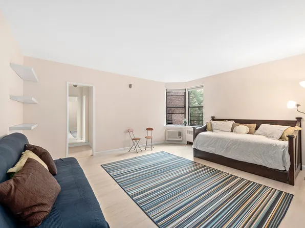 330 East 70th Street 4G image 1 of 3