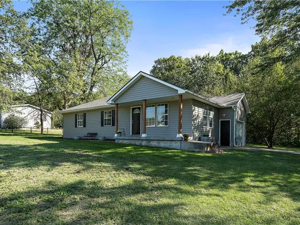 12102 Wheatley Rd, Odessa, MO 64076