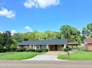 1584 Vance Rd, Grenada, MS 38901