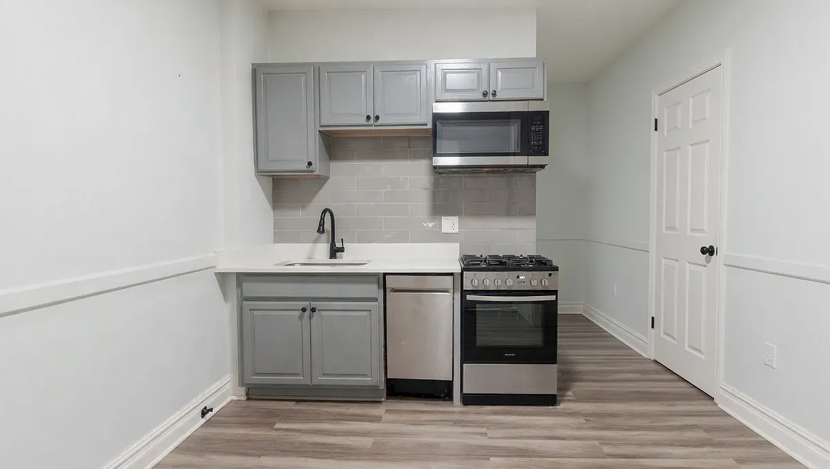 Building Photo - 3649 W Montrose Ave #1M