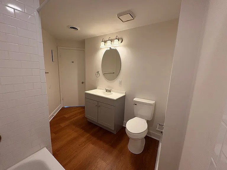 1 E King St — Photo 10