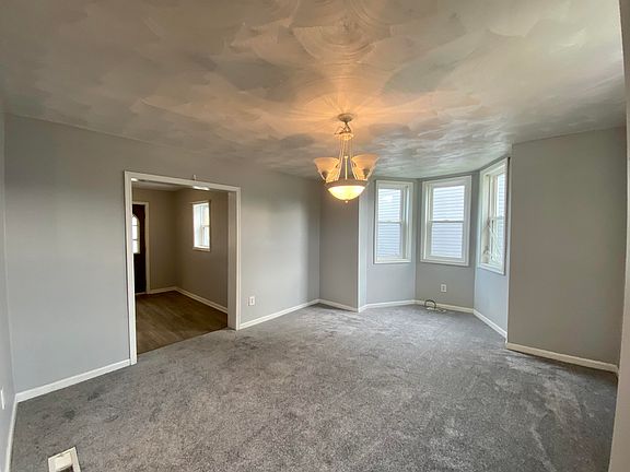 3rd image of 307 Pine St