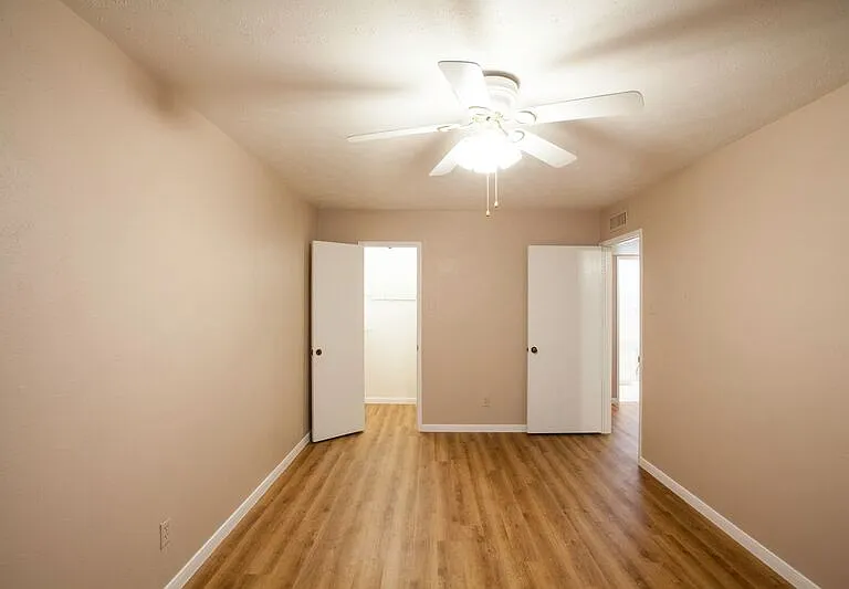 921 Mossvine Dr — Photo 38