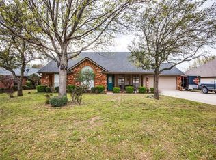 206 Meadowbrook Ln, Decatur, TX 76234