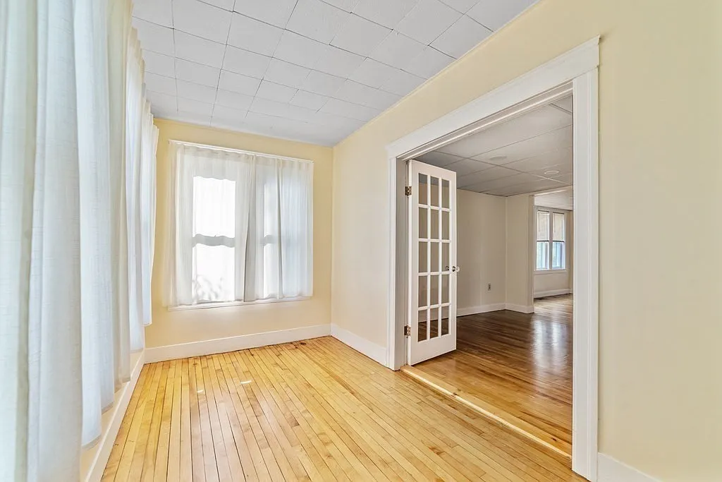 3 bed, 1650 sqft, $2,400 — Photo 3