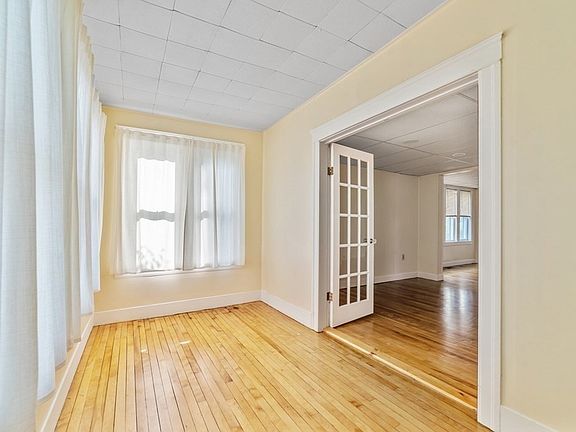 3rd image of 141 Cambridge St #1