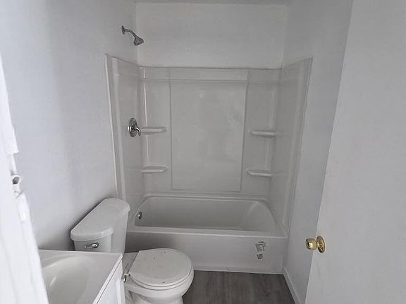 5th image of 1657 Harvard Ave #B
