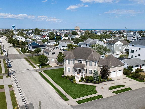 3rd image of 2604 Revere Blvd