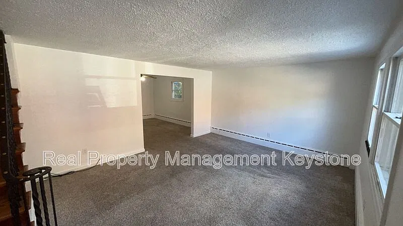 3 bed, 1.0 bath, 1530 sqft, $1,650 — Photo 3