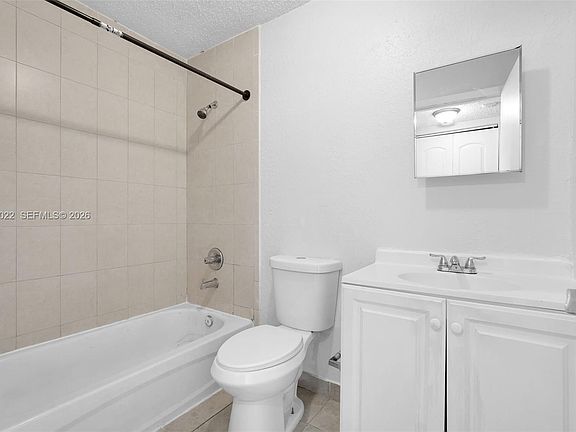 5th image of 400 NW 65th Ave APT 213