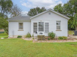518 S 18th St, Belleville, IL 62226