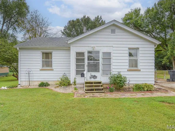 518 S 18th St, Belleville, IL 62226