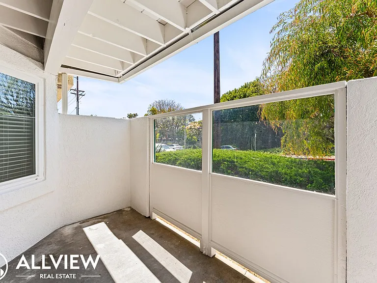 2418 Huntington Street — Photo 18