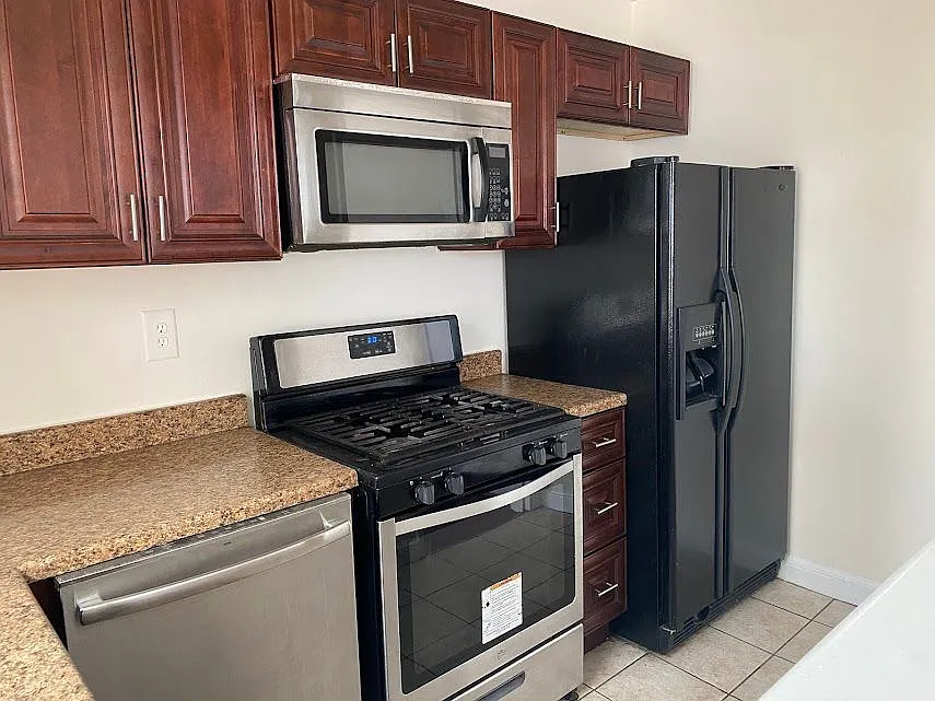 2 bed, 1.0 bath, 657 sqft, $2,150 — Photo 3