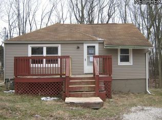 6588 Henderson Rd, Ravenna, OH 44266