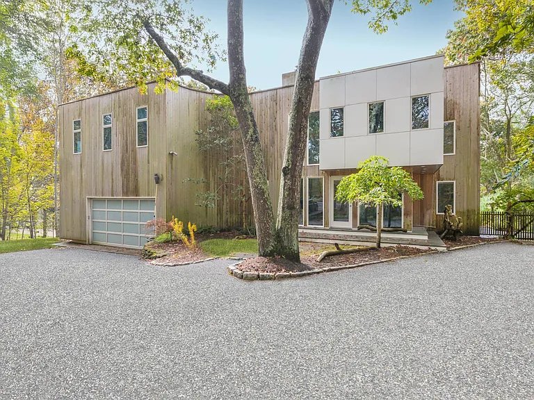 22 W Neck Rd — Photo 1