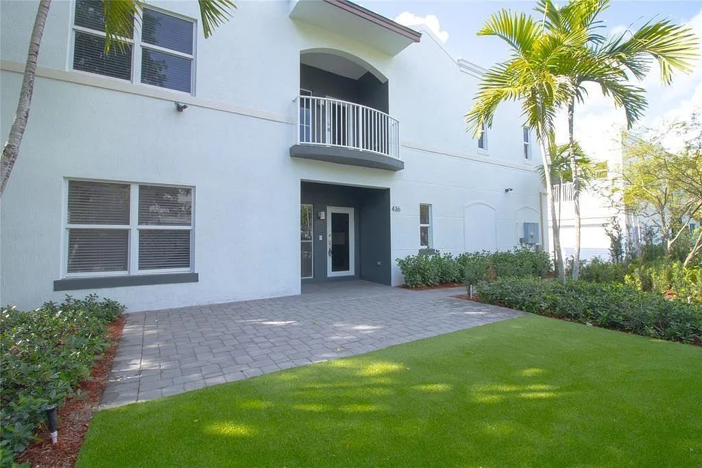 3 bed, 2.5 bath, 1620 sqft, $3,800 — Photo 1