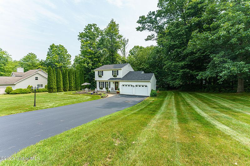 3rd image of 780 Schuyler Way
