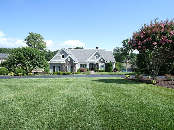 2nd image of 285 E Pointe Dr