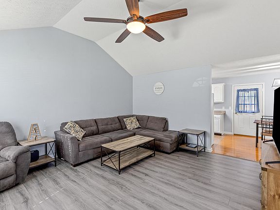 3rd image of 699 Cottonwood Dr