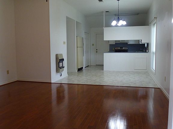 3rd image of 2300 Nye St