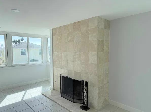 207 41st St APT B, Newport Beach, CA 92663