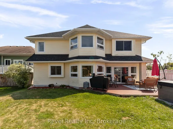 5 Avery Ct, Parry Sound, ON P2A 3C4