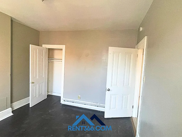101 N George St — Photo 10