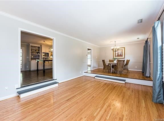 5th image of 526 Wingrave Dr