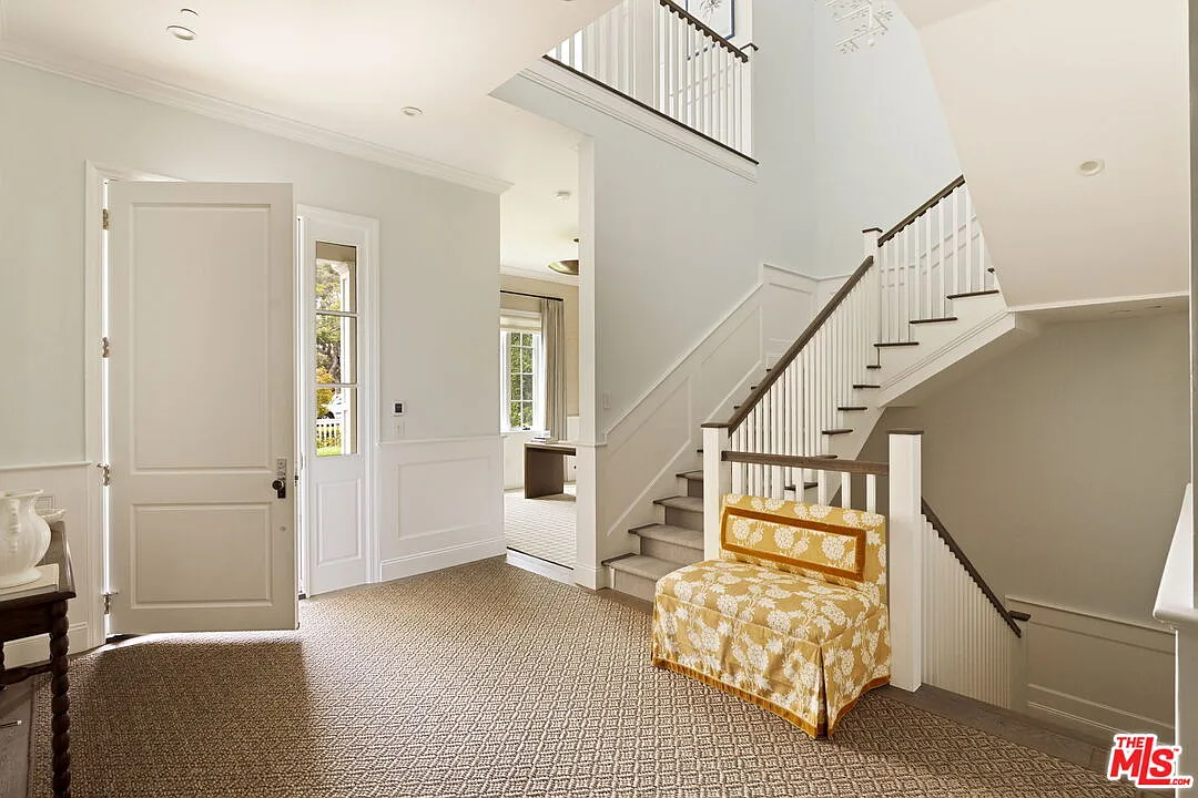 6 bed, 8.0 bath, 6900 sqft, $40,000 — Photo 3