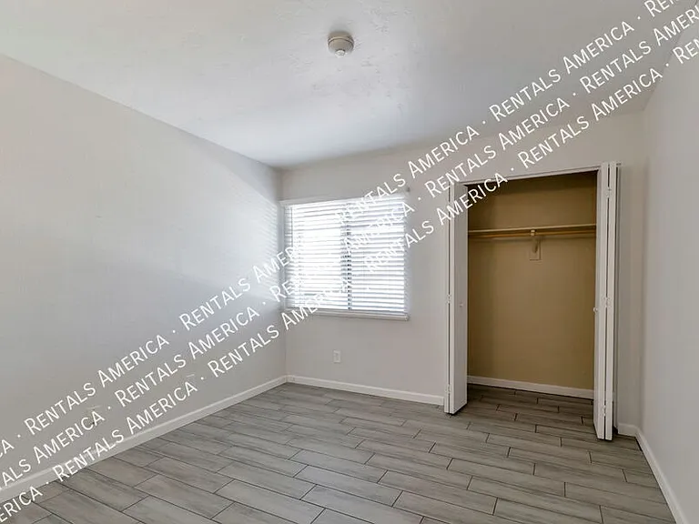 1810 E Blacklidge Dr #322 — Photo 8