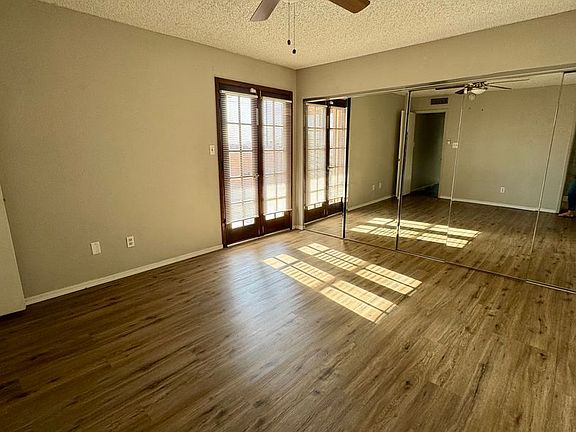 2nd image of 545 W 37th Pl