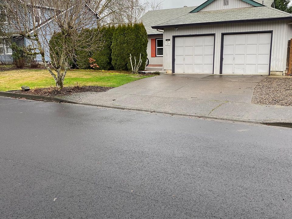 1st image of 634 NE Josephine Ct