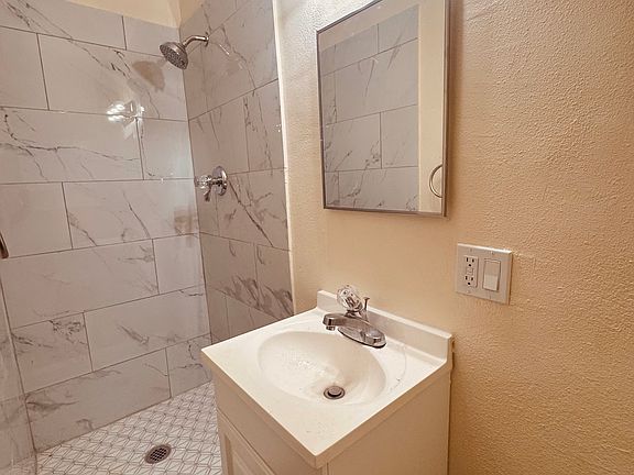 3rd image of 25280 Van Leuven St
