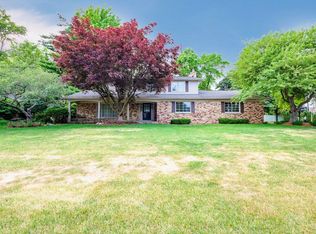 2394 Chalet Dr, Rochester Hills, MI 48309