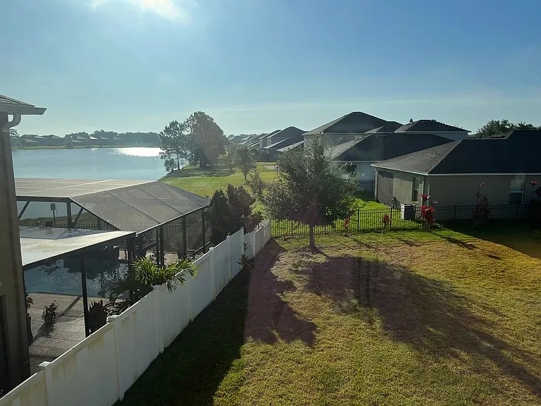 1646 Thetford Cir — Photo 32