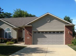 1000 Ravina Dr, Chatham, IL 62629