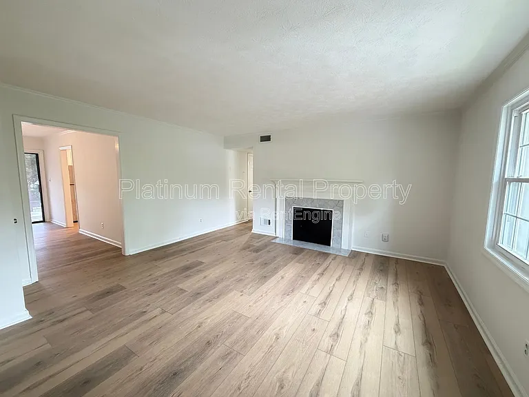 335 Winding River Dr #H — Photo 4