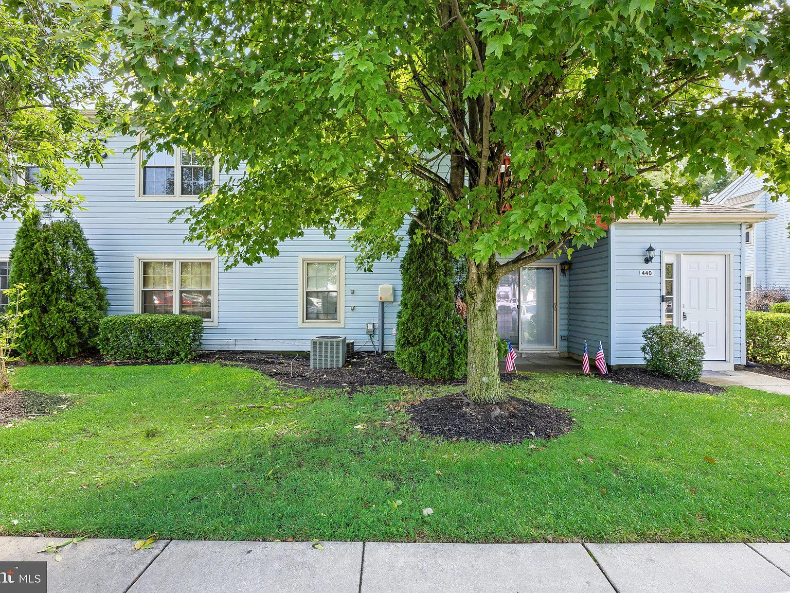 2 bed, 2.0 bath, 1086 sqft, $2,300 — Photo 2