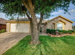 6200 Pierce Arrow Dr, Arlington, TX 76001