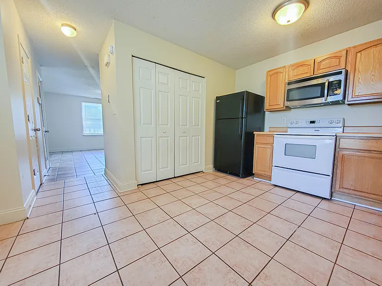 105 Kingsbury Ct — Photo 6