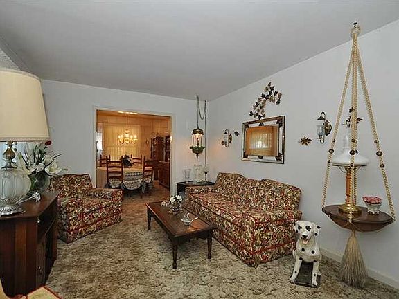 2nd image of 1069 Parkwood Dr