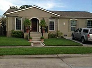 3725 Red Cedar Ln, Harvey, LA 70058