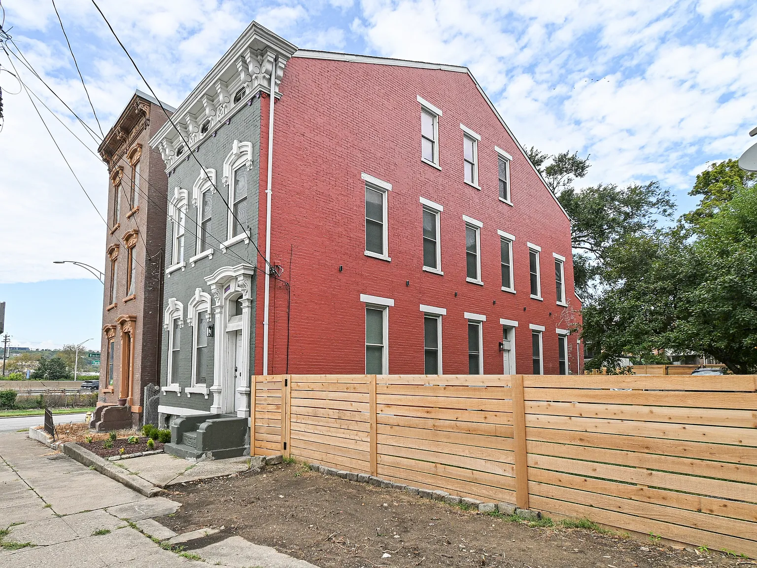 1114 York Street - B — Photo 2