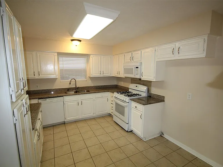 5302 Town Park Blvd — Photo 30