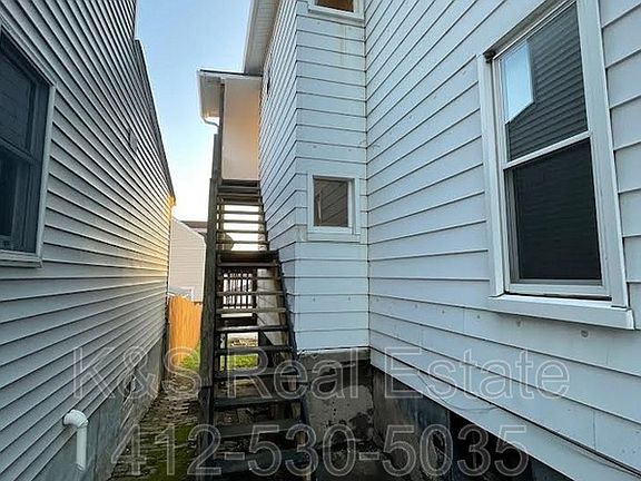 2nd image of 814 Summit St #2