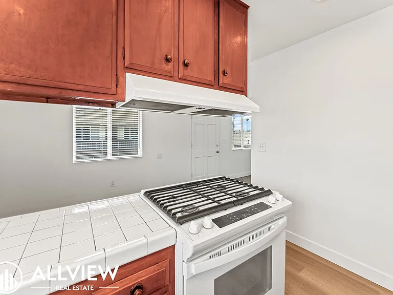 16682 Bartlett Ln — Photo 9